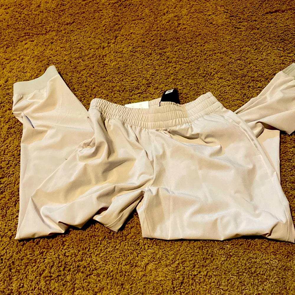 NWT Banana Republic BR Standard Light Khaki Athletic Travel Pants Size M